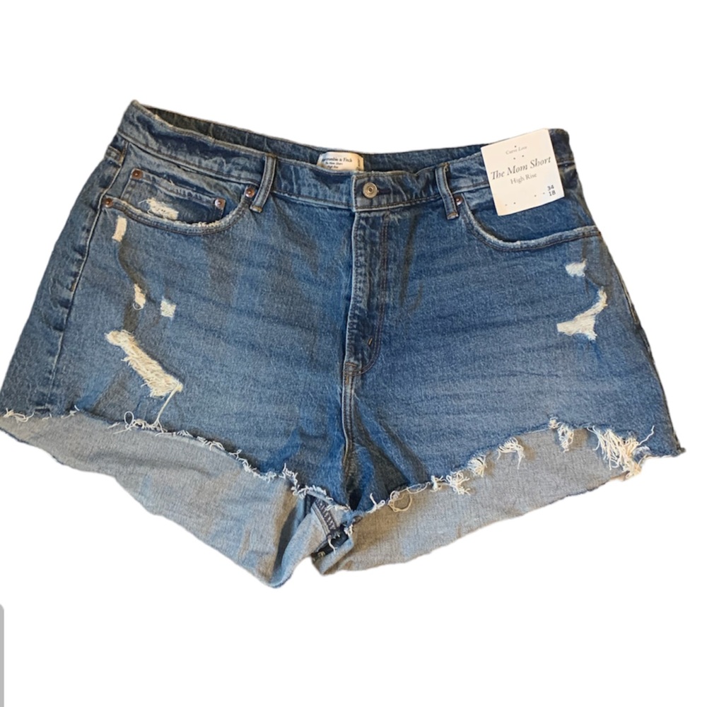 Abercrombie Curve Love High Rise Mom Shorts Distressed. Size 34/18 NWT